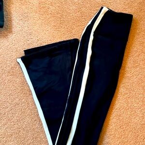 Splits Activewear black /white stripe size small